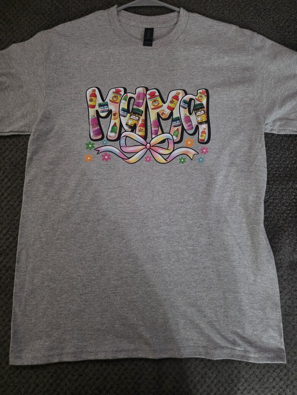 Gildan "MAMA" Graphic Print. Gray M